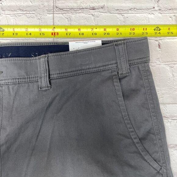 NWT St. John's Bay Men Flat Front Chino Shorts Size 48 Tall Gray B371 -23 - Picture 4 of 16